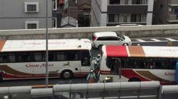 Токиода сұмдық жол апаты орын алды (ВИДЕО)