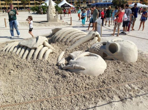 Құмнан жасалған мүсіндер фестивалі өтті (СУРЕТ)