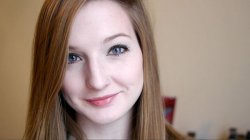 Бетіне түрлі кейіпкерлерді айнытпай салады (СУРЕТ)