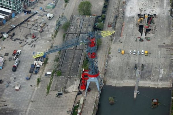 Құрылыс кранын қонақ үй етті (3 сурет)