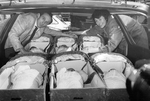 Алты қызы бірден дүниеге келген отбасы ( 3 сурет)