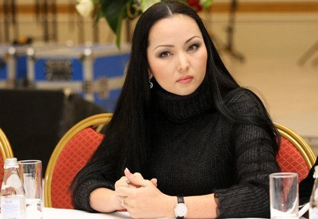 Баян Есентаева өзін тойға шақырмағаны үшін Айдана Меденоваға өкпелеп қалды
