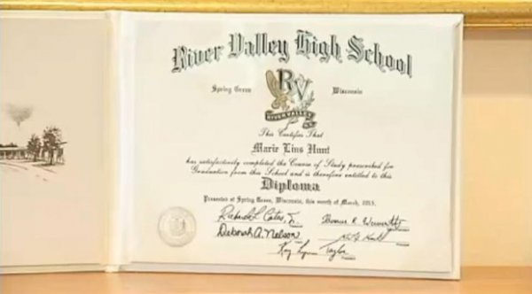 103 жасында орта мектепті бітірді