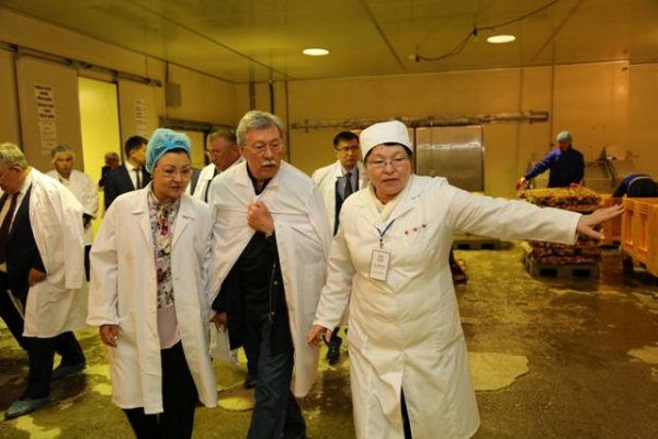 ДОСХАН ЖОЛЖАҚСЫНОВ АРАЛДЫҚТАРМЕН ЖҮЗДЕСТІ 