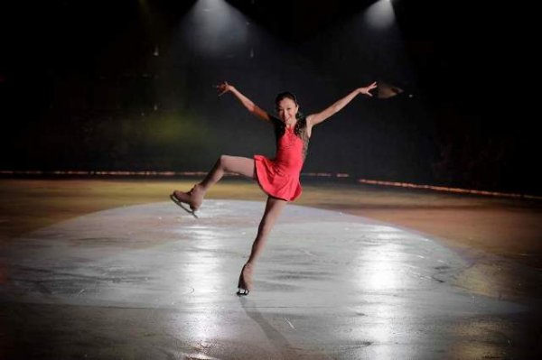 ЭЛИЗАБЕТ ТҰРСЫНБАЕВАНЫҢ МҰЗАЙДЫНДАҒЫ  СУРЕТТЕРІ