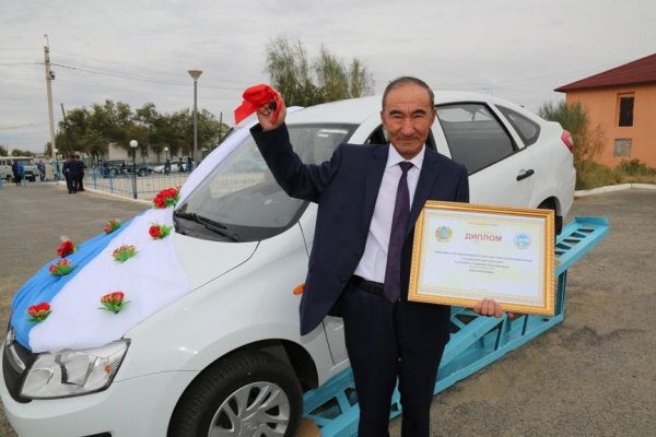 АРАЛДА ПӘНДІК ОЛИМПИАДА ЖЕҢІМПАЗЫ АТАНҒАН МҰҒАЛІМ АВТОКӨЛІК МІНДІ