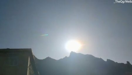 Қытайға метеоритке ұқсас отты шар құлады (видео)