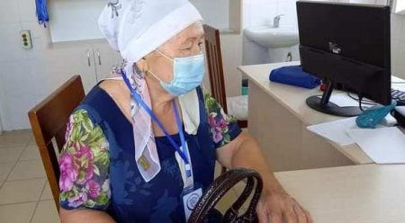 Қызылордада 72 жастағы зейнеткер вакцина салдырды
