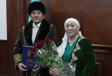 Облыс әкімі Өмірбек Шәменовті 70 жас мерейтойымен құттықтады