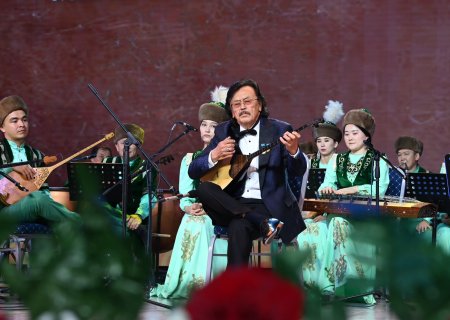 Сыр елінде Секен Тұрысбековтің шығармашылық кеші өтті