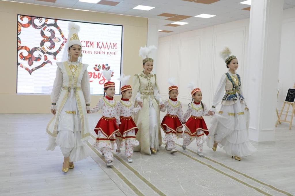 «Әсем қадам» атты қазақ халқының ұлттық, сәндік киімдерін көрсету фестивалі