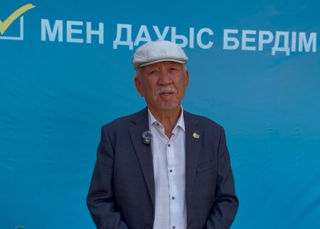 Ақын Толыбай Абылаев сайлау учаскесінде өз таңдауын жасады